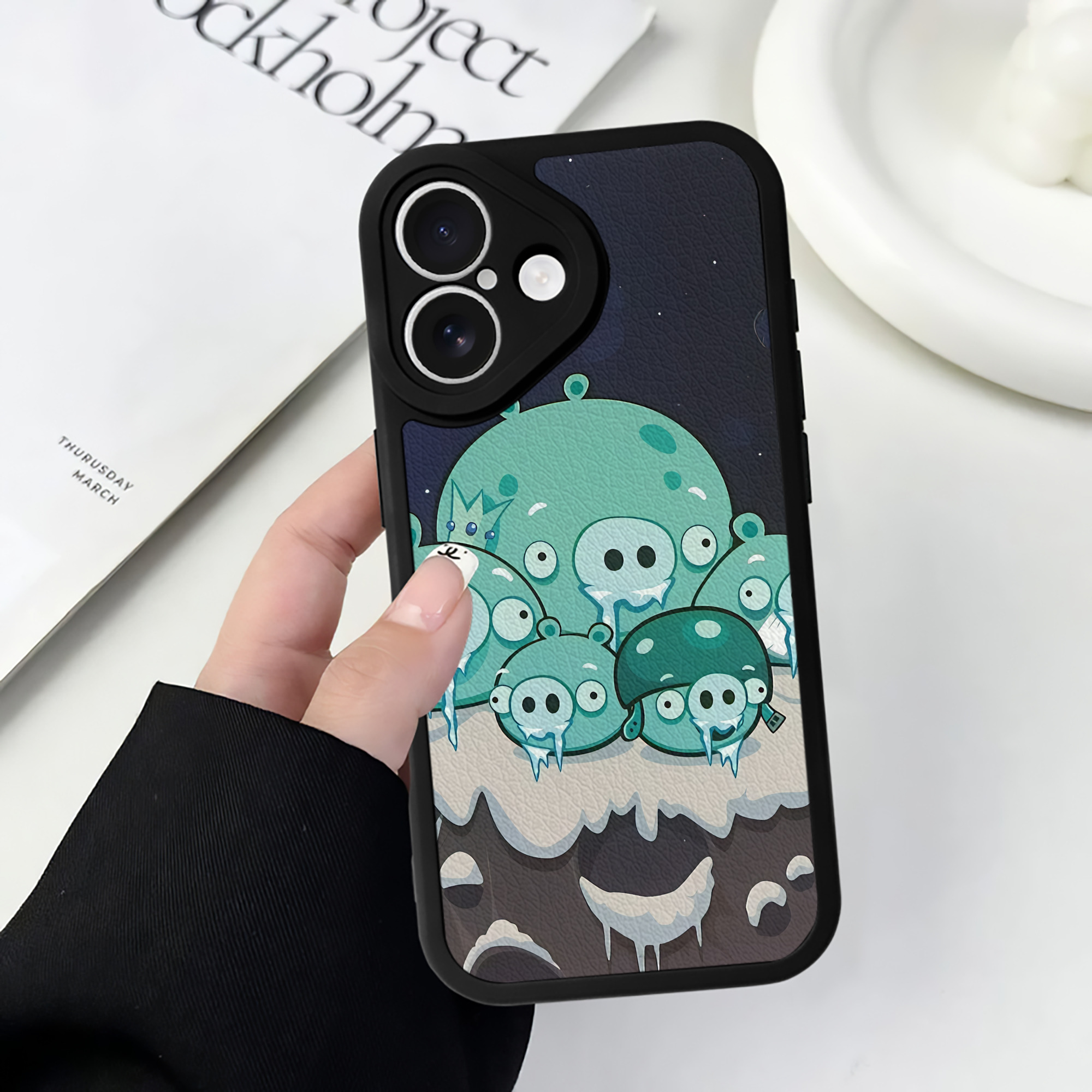 （画像用） Angry Birds アングリーバード 【iPhone 16シリーズ対応】シリコンスマホケース（レザー調） 材質：シリコン